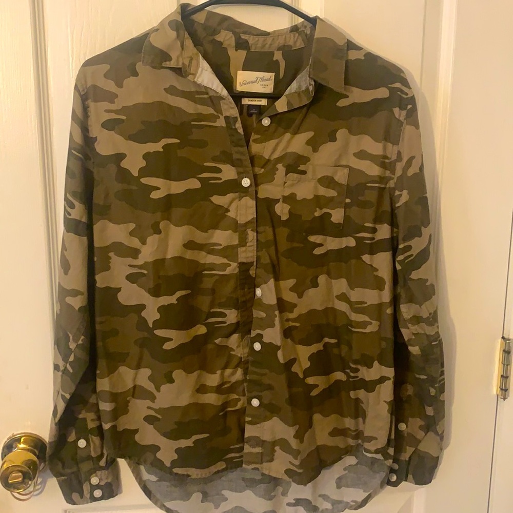 Womens small camo green shirt